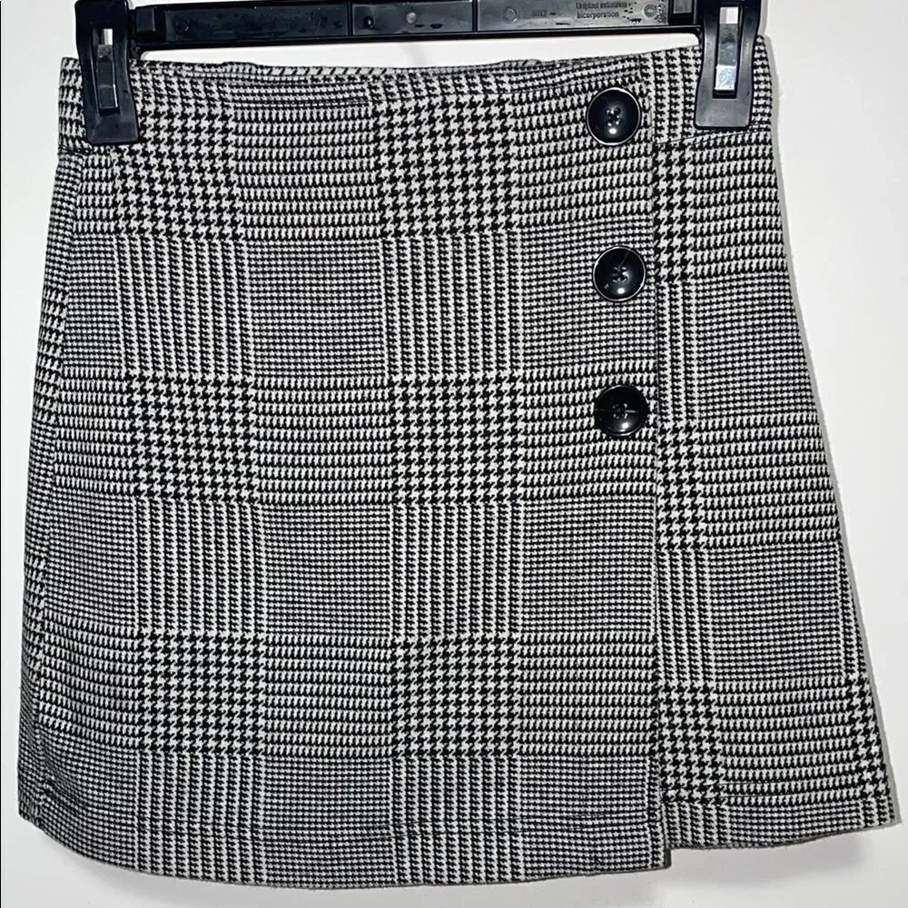 Classic Black and White Checkered Skirt